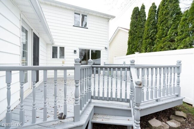 Foto del edificio - 3 br, 2 bath House - 67 Cranberry Rd