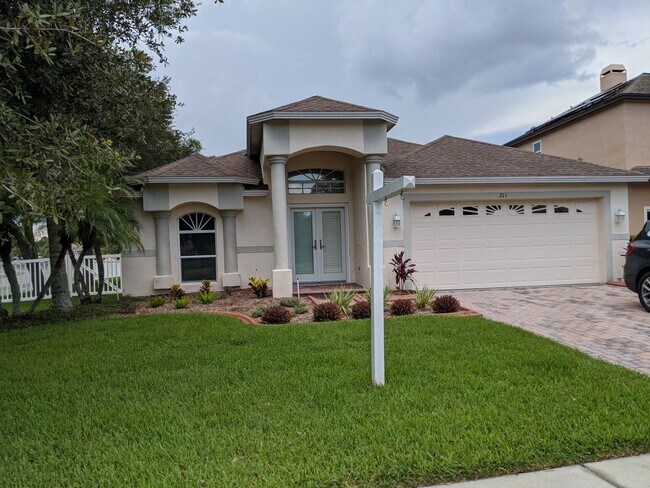 Building Photo - 211 Arbor Woods