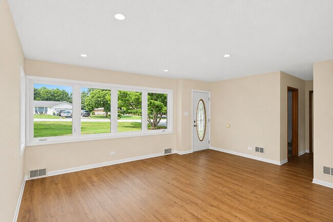 Foto del edificio - 7N435 Linden Ave