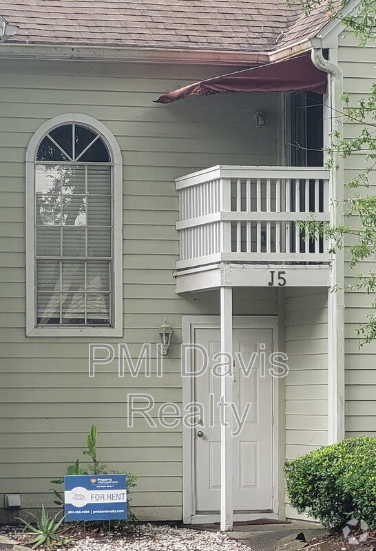 Building Photo - 2300 Twelve Oaks Dr