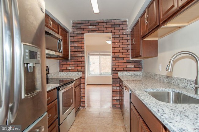 Foto del edificio - 6812 Backlick Rd