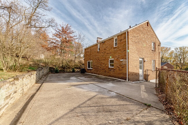 Building Photo - 3203 Hebron Dr