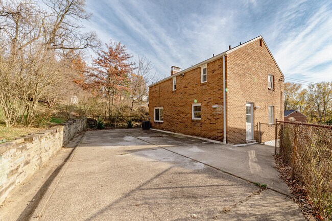 Foto del edificio - 3203 Hebron Dr