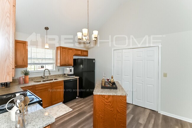 Building Photo - 6901 Brittany Ln