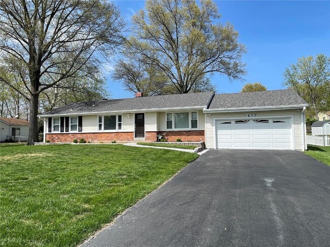Building Photo - 433 Essen Ln