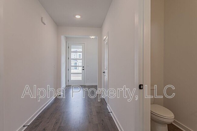 Building Photo - 1231 Westgate Vlg Dr