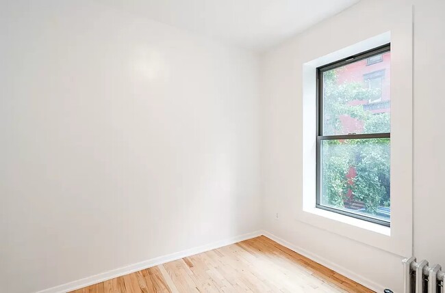 Building Photo - 117 Perry Street