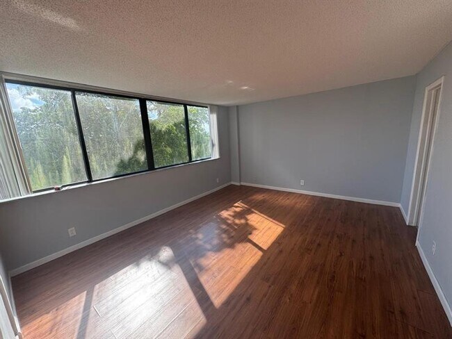 Foto del edificio - 4222 Inverrary Blvd