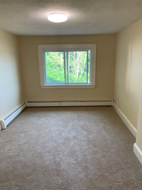 19 Howard Ave Unit 3rd, Ansonia, CT 06401 Room for Rent in Ansonia