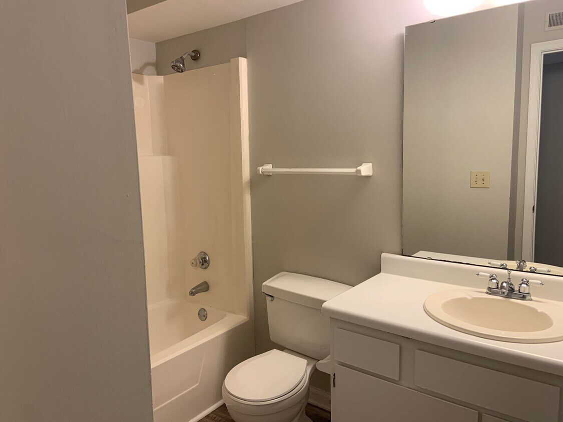 Foto principal - Charlestowne Square