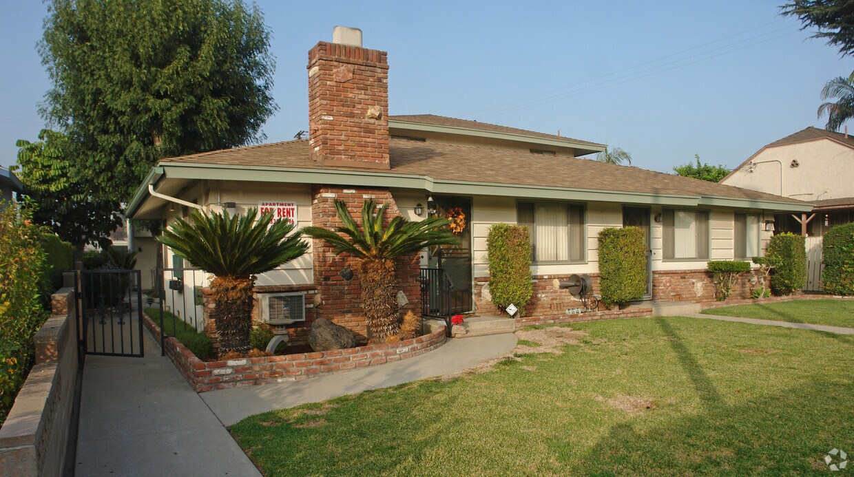 Primary Photo - 211 W Center St