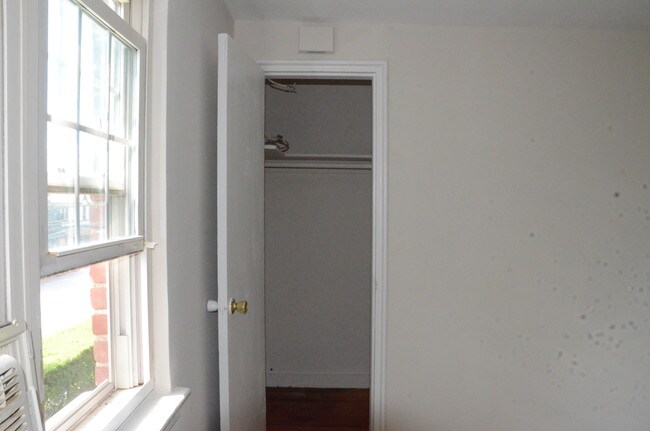 Building Photo - 275 Grand Ave