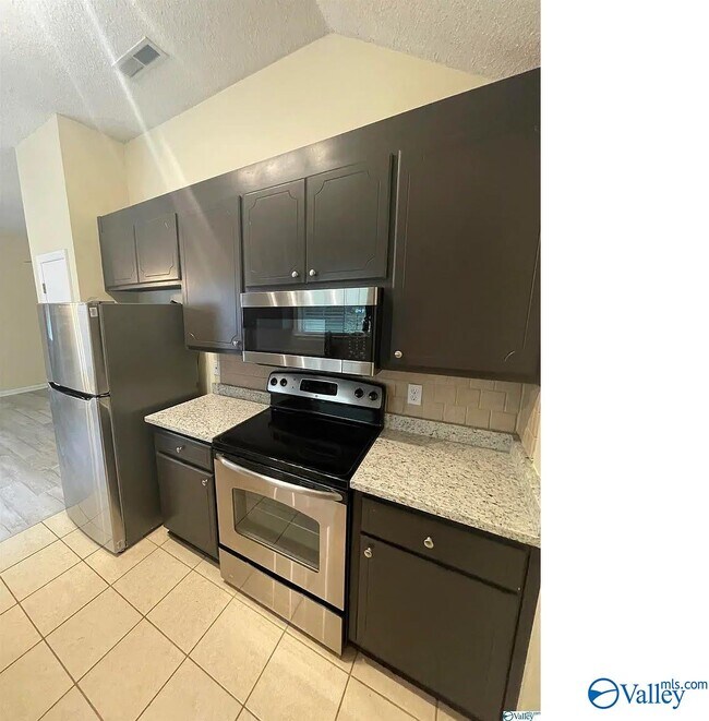 Foto del edificio - 102 Vistawood Ct