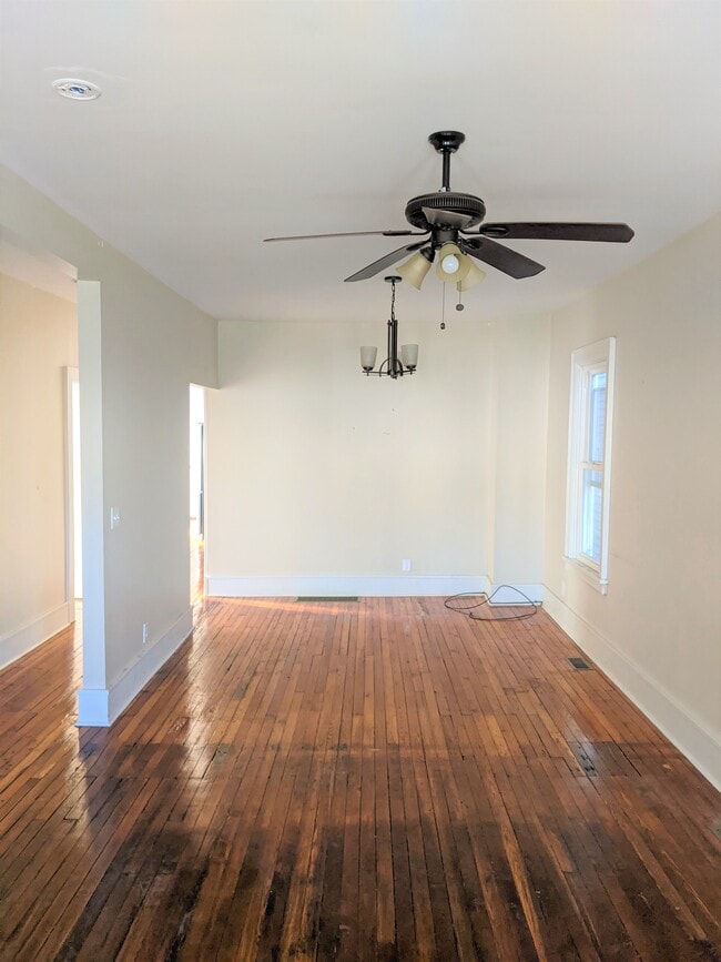 Building Photo - 24 10th St