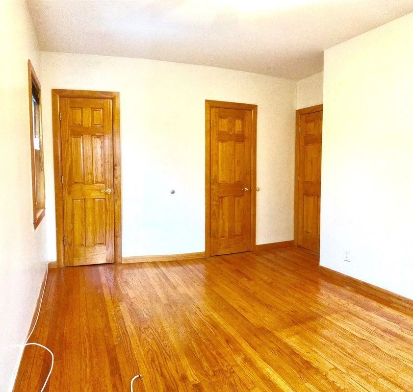 Foto principal - 66-20 Clyde Street