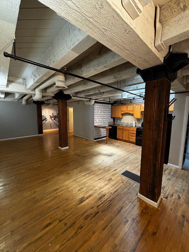 Foto del edificio - Charming Loft-Style Condo Near Pueblo Riverwalk. 50% OFF FIRST MONTH'S RENT