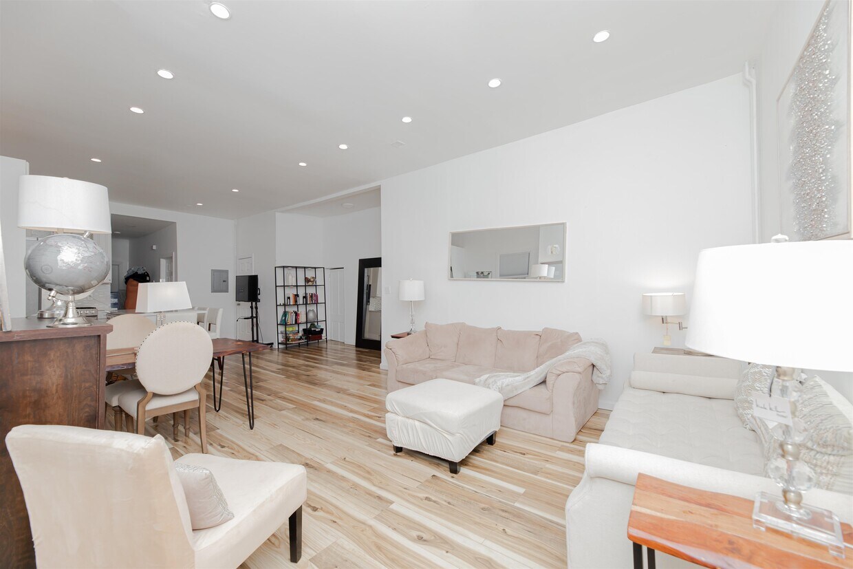 Foto principal - 762 Avenue A