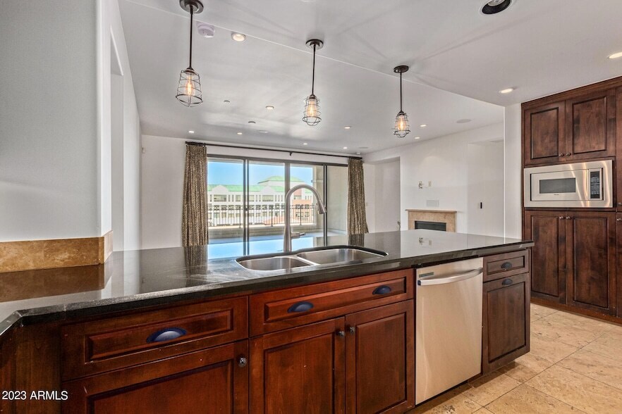 Foto principal - 7181 E Camelback Rd