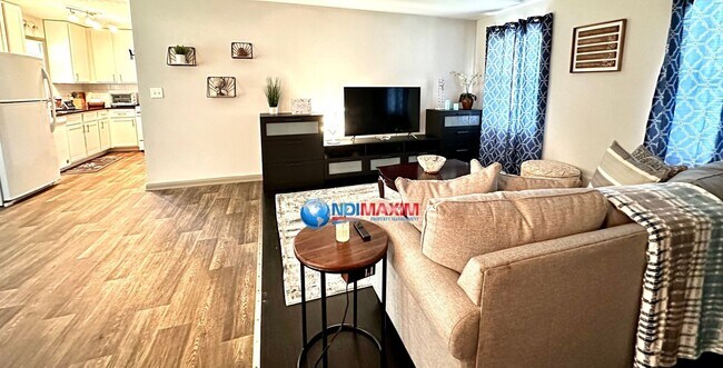 Building Photo - Beautiful FULLY FURNISHED ranch in Stone M...