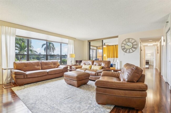 Foto del edificio - 7153 Promenade Dr