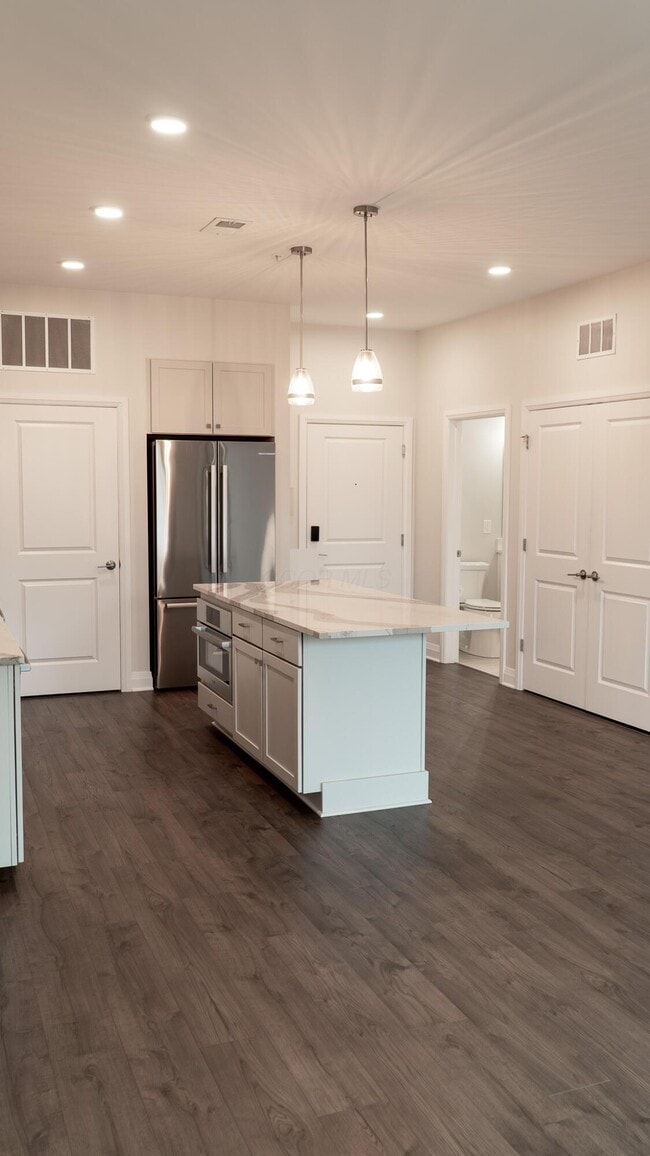 Building Photo - 6633 Dale Dr