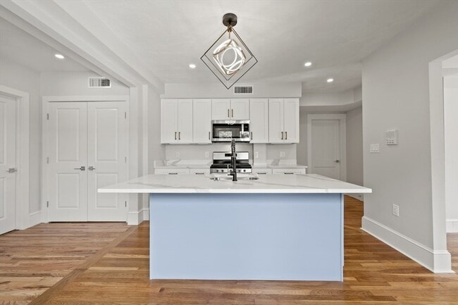 Building Photo - 580 Ashmont St