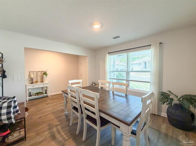 Foto del edificio - 5469 Merlin