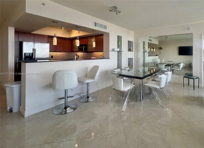 Foto del edificio - 16699 Collins Ave