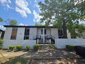 Building Photo - 3709 Wesley Dr