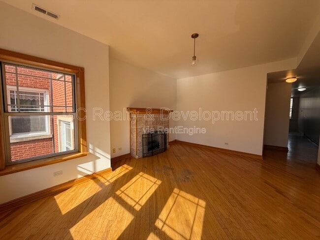 Building Photo - 929 Brummel St