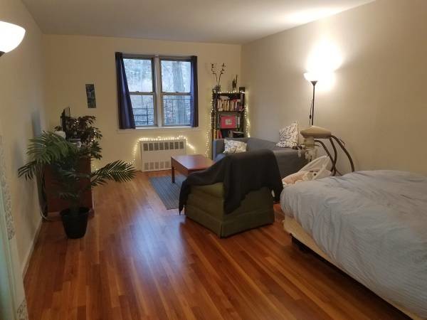 LIVING ROOM - 829 Bronx River Rd