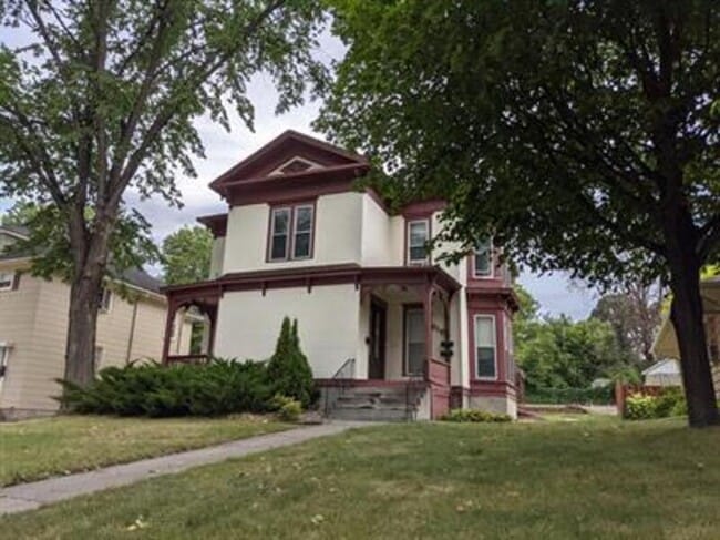 Foto del edificio - 215 E Summit Ave