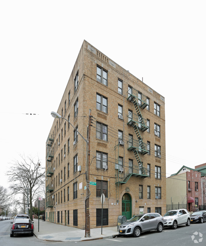 Building Photo - 3548 Tryon Ave