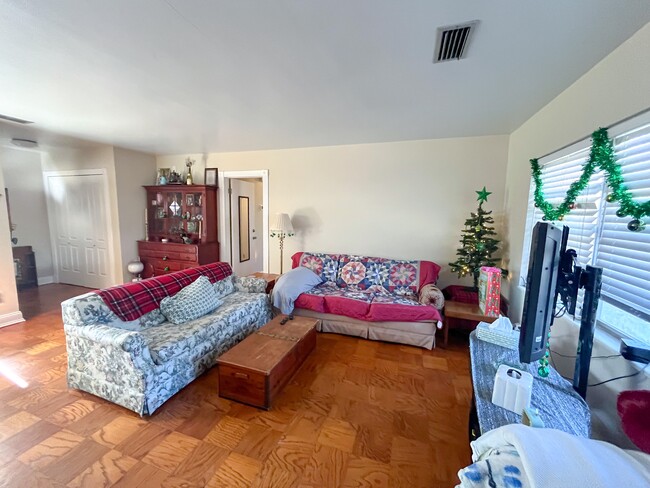 Foto del edificio - 4018 NW 10th Ave