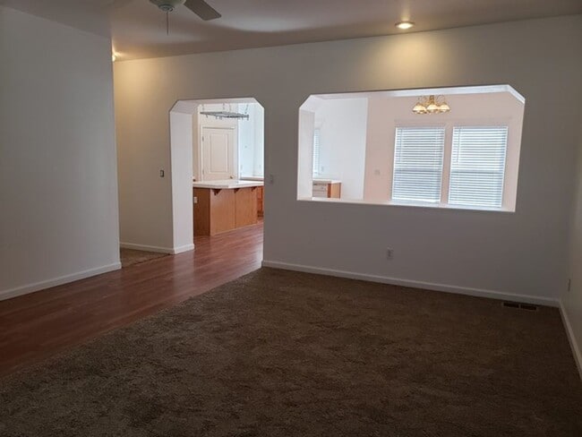 Building Photo - North Valley/Stead Three Bedroom Home 