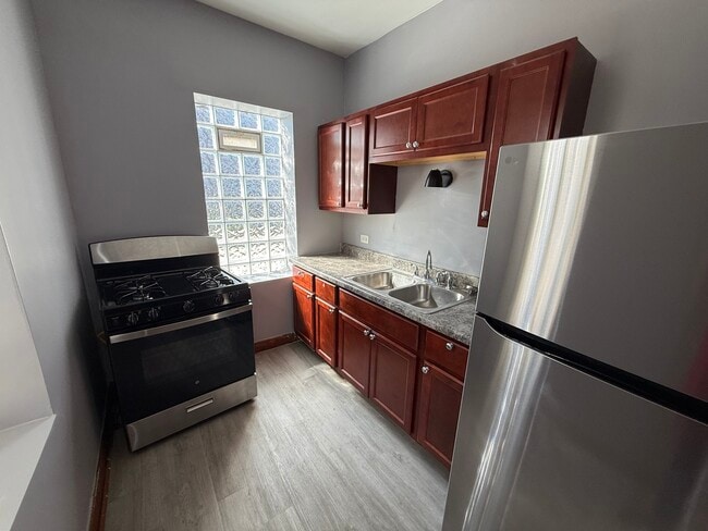 Building Photo - 1142 S Francisco Ave