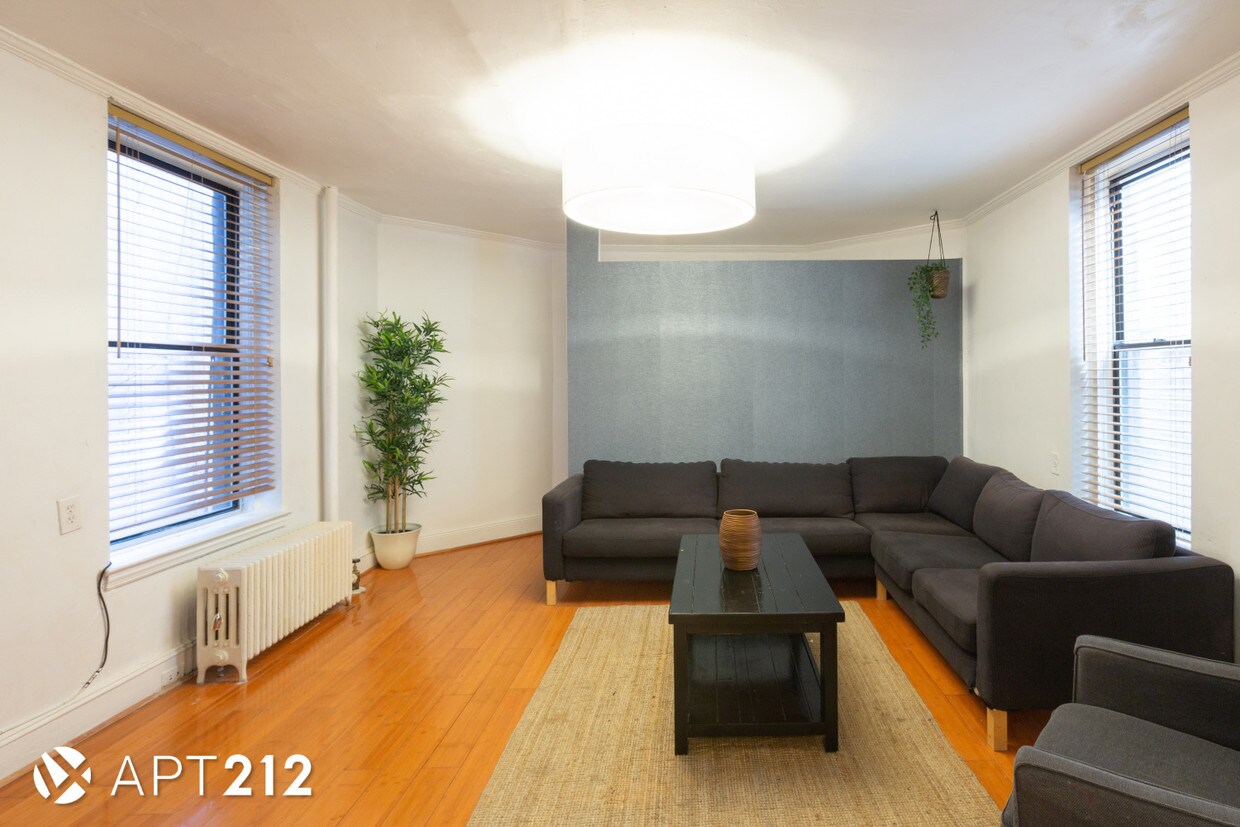 Primary Photo - 116 E 4th St