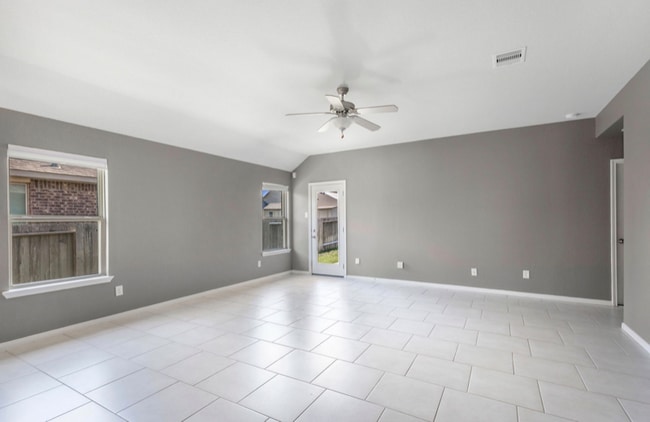 Building Photo - 18115 Van Berkel Ln
