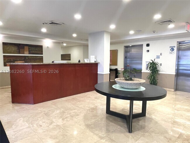Foto del edificio - 900 SW 8th St