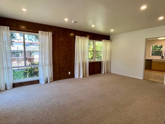 Building Photo - 11552 Braddock Dr