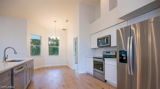 Foto del edificio - 3660 31st Ave SW