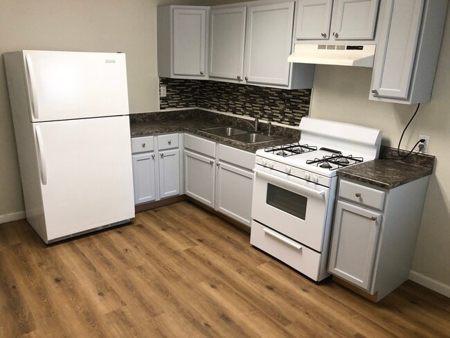 Kitchen - 3827 Eiler St