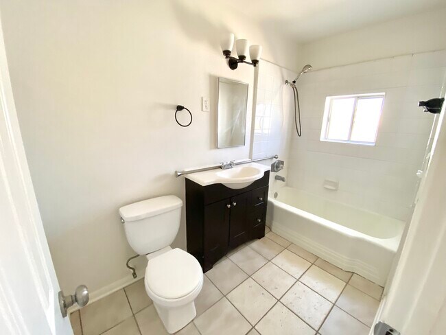 Foto del edificio - 4261 43rd St