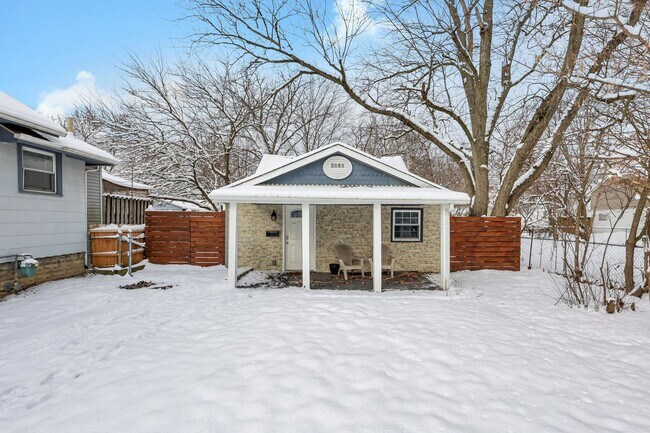 Foto del edificio - Welcome to 2893 Grasmere Ave - a charming ...
