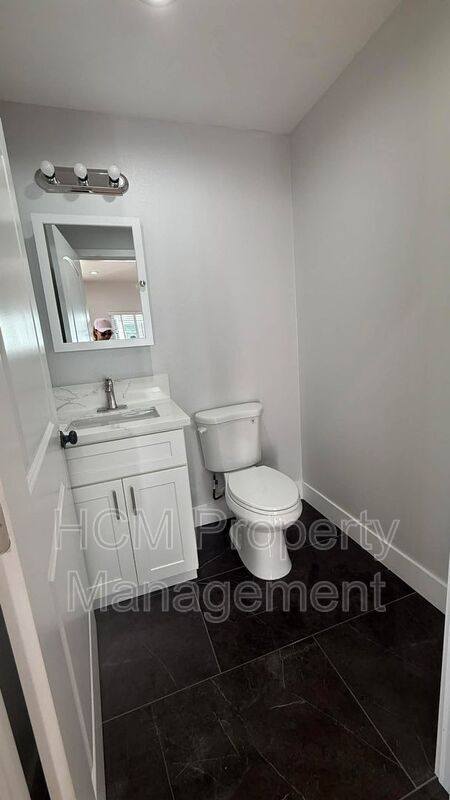 Foto del edificio - 5233 Bellflower Blvd