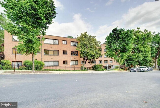 Foto del edificio - 2725 39th St NW