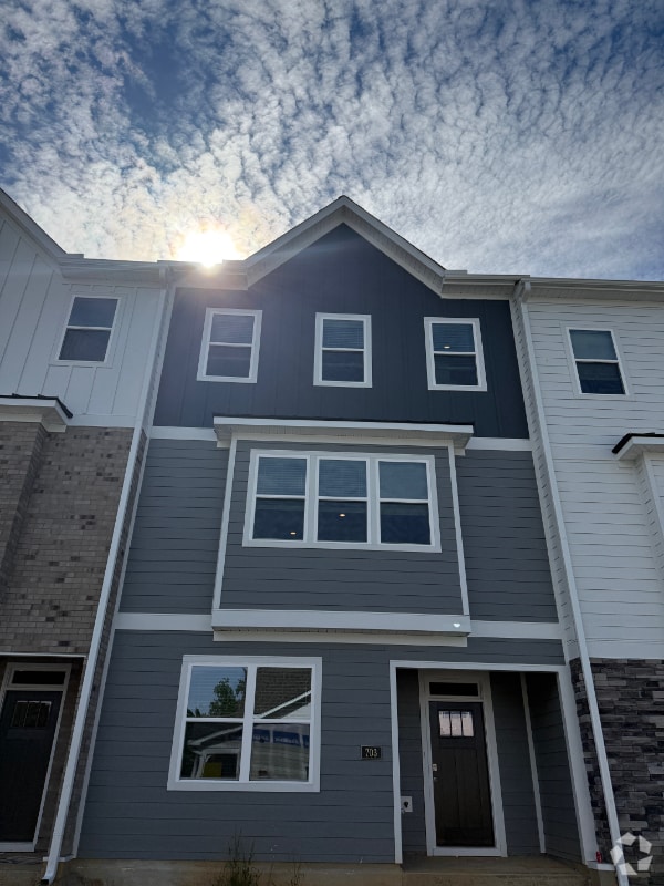Building Photo - 703 Lucky Clover Wy
