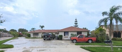 Building Photo - 9216 E Highland Pines Blvd