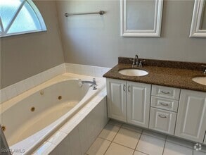 Building Photo - 18072 Horseshoe Bay Cir