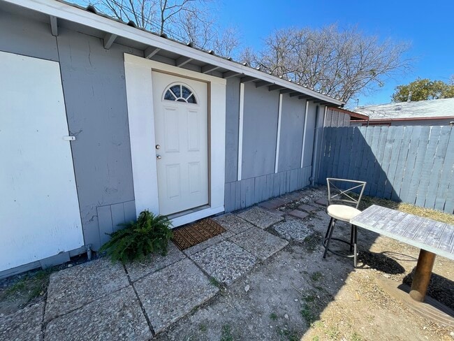 Entrance - 1421 Webster St